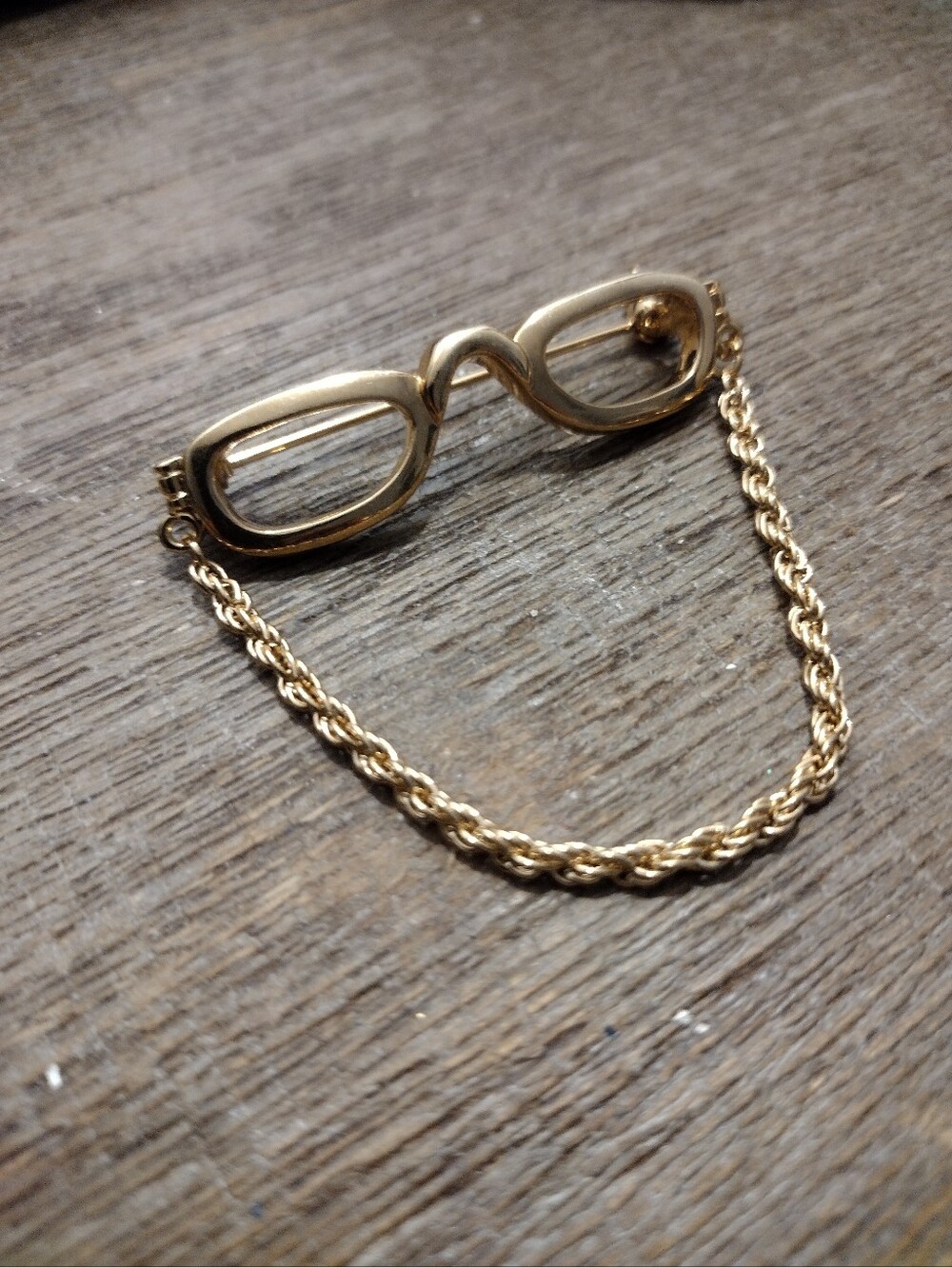 Vintage Gold-tone Brooch Eyeglasses W/Chain! 🔥